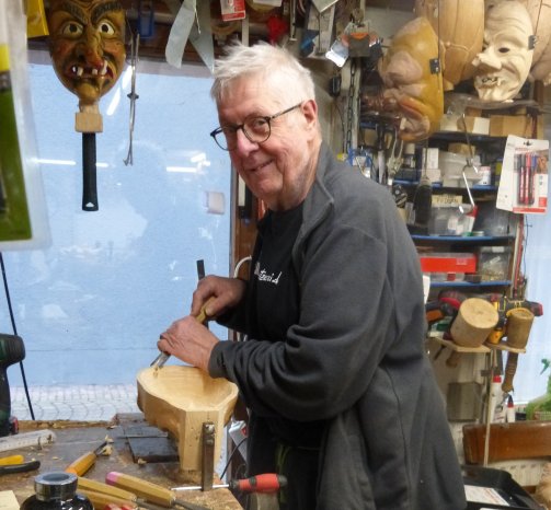 PM 06_26 Bild 1 Holzbildhauer Wolfgang Ducksch Oberkirch.jpg