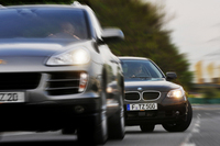 Der Ausweichassistent hilft Autofahrern, wenn es beim Bremsen knapp wird
