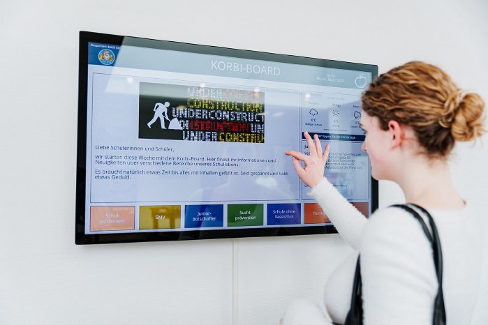 brandschutz-display-touch-schule.jpg