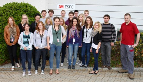 Girls_Day_2011_Gruppenfoto_mittel[1].jpg