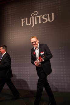 16-11-24 Pressefoto - Systemhaus Cramer beim Fujitus Forum München ausgezeichnet 2.jpg