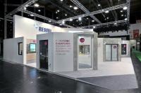 Feierte auf der "fensterbau frontale" Premiere: Mit der im Frühjahr 2018 vorgestellten Materialinnovation RAU-FIPRO X erweitert REHAU einmal mehr das Leistungsspektrum von polymeren Fensterlösungen, Foto: REHAU