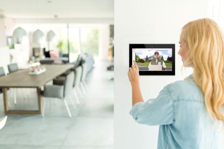 PEAKnx und DoorBird kooperieren: Smarte Steuerung der Haustür über KNX-Panels