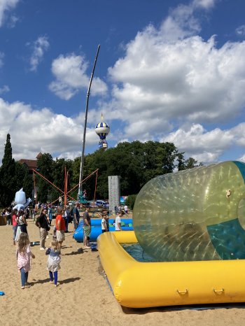 Stromzwerge-Kinderland mit Ballonkran.JPG