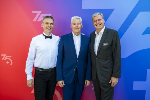 foto-happy-birthday-holtmann-zu-75-jahren.jpg