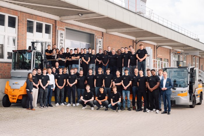 DE_STILL_STILL begrüßt Ausbildungs- und Studienjahrgang 2026_Bild 1.jpg