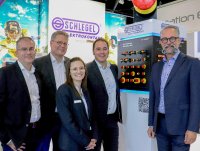 Foto von der SPS Messe 2023: Von links nach rechts: von SCHLEGEL: Herr Zoll, Herr Schlegel, Frau Miller, von Börsig: Herr Engler, Herr Börsig