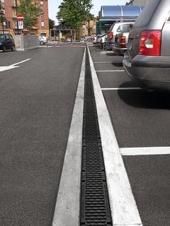 Ein mit Recyfix ausgestatteter Parkplatz
