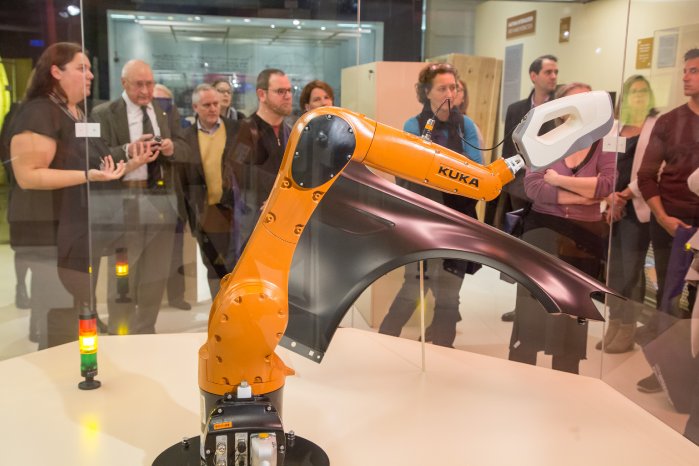 Artec Eva auf einem Roboterarm von KUKA  (11).jpg