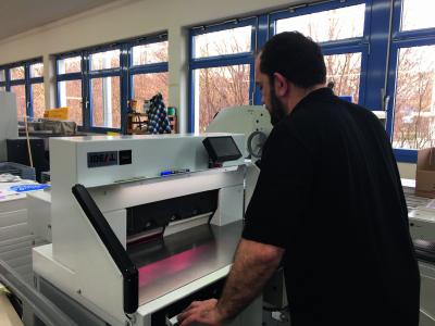 Der Stapelschneider IDEAL 5560 im Einsatz