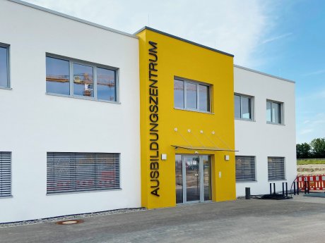 LEONHARD WEISS neues Ausbildungszentrum Satteldorf.jpg