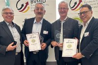 Foto:
TOP INTERIM 2024 Siegel: Verleihung an 2 Interim Manager
Im Bild (v.l.n.r.): Kajetan Brandstätter (BVMID), Dr. Bodo Antonic, Jan Beutnagel, Dr. Harald Schönfeld (UNITEDINTERIM)