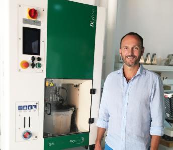 „Das automatische Polieren ist eine optimale Ergänzung unseres Dienstleistungsangebots und erspart unseren Kunden die monotone und kostenintensive Handarbeit bei konstant hoher Qualität“, berichtet Geschäftsführer Ralph Ziereis. Durch den Einsatz der DLyte 10D kann die Bearbeitungszeit, je nach Applikation, um bis zu 80 % im Vergleich zur Handarbeit reduziert werden / Foto: TEAMZIEREIS