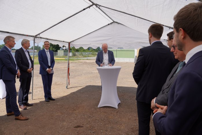 3_Landrat Jörg Farr lobt das Engagement von STÜKEN.JPG