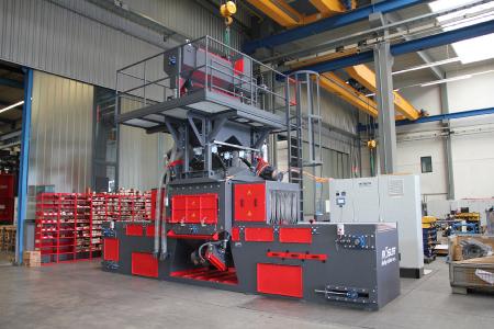 Die kontinuierliche Erweiterung des Strahlangebots mit modernsten Anlagen – hier eine Drahtgurt-Durchlaufanlage RDGE 1000-4 – ermöglicht B+S Metallbearbeitung, auch komplexe Bauteile mit optimalen Ergebnissen wirtschaftlich zu bearbeiten und damit die Marktposition auszubauen.
Bildquelle: Rösler Oberflächentechnik