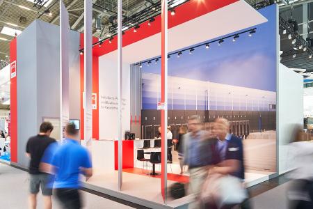 Interessenten suchten den direkten Dialog mit dem Messeteam des Köster-Kompetenz-Centers Logistikimmobilien auf der transport logistic 2019 in München.