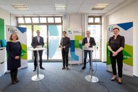 Katharina Kunze (DsiN-Projektleitung Digitaler Engel), Dr. Markus Richter (Staatssekretär beim Bundesministerium des Innern und für Heimat), DsiN-Geschäftsführer Dr. Michael Littger, Martin Groß-Albenhausen (Stv. Hauptgeschäftsführer Bundesverband E-Commerce und Versandhandel (bevh)) und Meike Kolle (Lernangebot & Didaktik DsiN-Digitalführerschein) bei der DiFü-Vorstellung. Foto: DIE.PROJEKTOREN