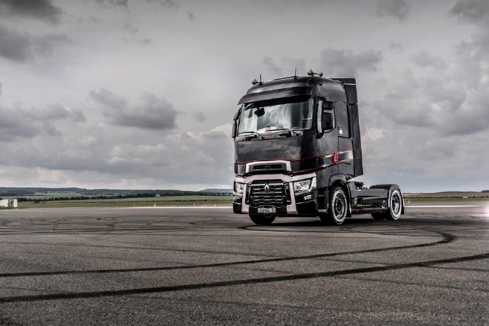 Renault_Trucks_T_High_Edition_Maxispace_02.jpg