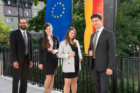 In Nürnberg wird im Jahr 2021 vom Simultandolmetscher Alexander Podarewski der spezialisierte Übersetzungs- und Dolmetscherdienst GMP-inspection.com mit Schwerpunkt GMP und Pharma gegründet.