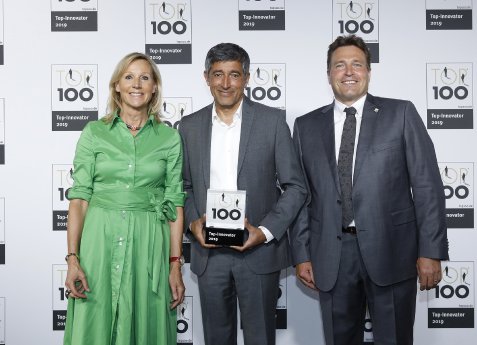 TOP 100 Auszeichnung Übergabe.jpg