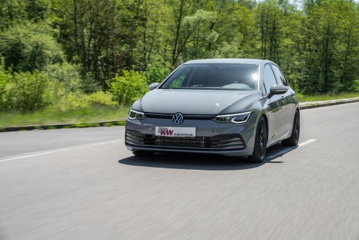 VW_Golf_8_KW_Variante_3_Fahraufnahme_02.jpg