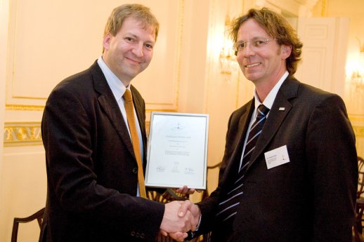 2008-026 Prof. Dr. Schulz und Dr. Faber (v.l.n.r.).jpg