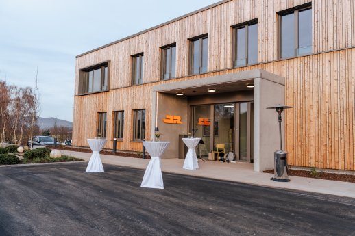 jr-raedlinger-einweihung-verwaltungsgebaeude-standort-blauberg-neubau.jpg