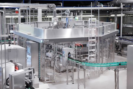 The high-capacity Innofill Glass DRS ECO filler that made its first appearance at BrauBeviale in 2019 has since set standards in consumption values and product quality in practical operation.
