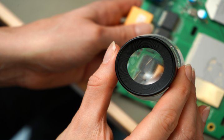 Von der Sicherheitsbewertung bis zur Zertifizierung: TÜVIT bündelt das konzernweite EUCC-Angebot