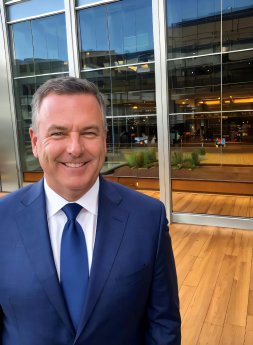 Scott_Ragsdale_SeniorDir_Sales_Healthcare_Nutanix.jpg