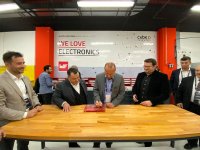 Anlässlich der Eröffnung der Elektronikwerkstatt im 