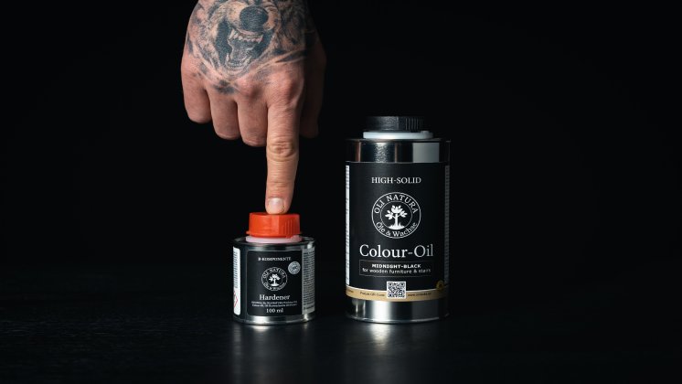 2k-holzoel-blacklabel-midnight-black-haerter-anwendung.jpg