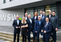 v.l.n.r.: Markus Hilkenbach (Vorstandsvorsitzender, Wuppertaler Stadtwerke), Christine Koste (Bereichsleitung Absatzmanagement, Wuppertaler Stadtwerke), Markus Schlomski (Vorstand und Arbeitsdirektor, Wuppertaler Stadtwerke), Karsten Gensing-Wien (Bereichsleitung Kommunikations- und Informationstechnologie, Wuppertaler Stadtwerke), Birthe Jungbluth (Communications Manager, rku.it), Dirk Stieler (CEO, rku.it), Tim Krawczyk (Sales Manager, rku.it) Michael Stuck (Projektleitung, Wuppertaler Stadtwerke), Timo Dell (Member of Managementboard, rku.it), Patrick Degner (Head of Customer Business Relationship, rku.it), Stefan Jünke (Projektleitung, Wuppertaler Stadtwerke)