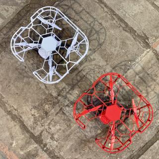 „Für Abstürze gewappnet: Die Fluggeräte bei DRONEREMOTE sind robust und selbst für Laien leicht zu steuern“
