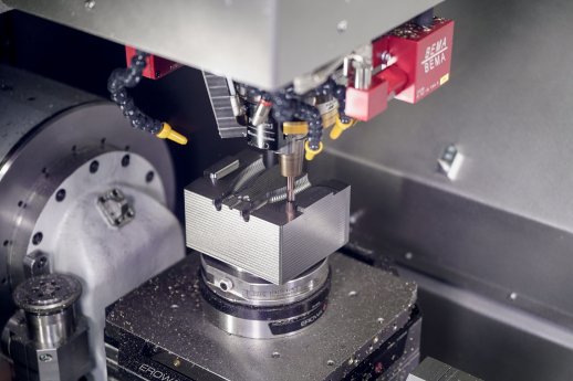 251113_WP_ST_MVT02508_Machining_Process_Injection_Molding_Insert_Medical_Technology_ROE_003.jpg