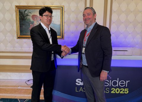 Frank (Cheng) Fan, General Manager Trenex Consulting LLC (l) and Thomas Radestock, CSO xSuite Gr.jpg
