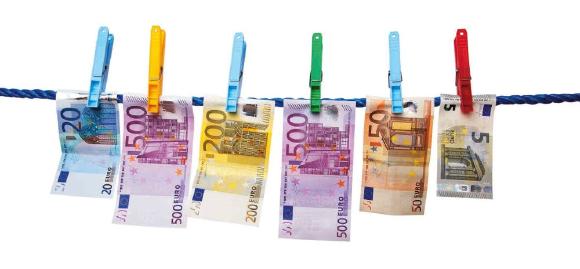 Muss man Bitcoins versteuern? / Foto: © Edler von Rabenstein – Fotolia.com