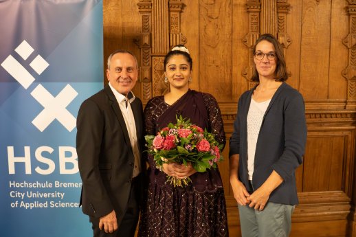 csm_DAAD-Preis_2025_Rektor_Konrad_Wolf_Sannae_Kapoor_Konrektorin_Annika_Maschwitz_Copyopyright_H.jpg