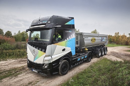 bauma-Akim-Bauverkehr-goes-Elektro-Mercedes-Benz-Trucks-praesentiert-auf-der-bauma-2022-CO2-neut.jpg