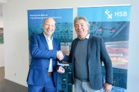 Freuen sich über die neue Kooperation (von links): Jorgen von der Brelie, Leiter des Studiengangs Luftfahrtsystemtechnik und -management (ILST) der HSB, und Christian Käufer, CEO der Flugschule TFC Käufer in Essen