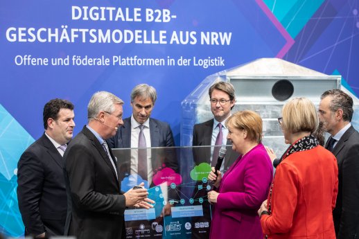 Digital_Gipfel_2019_Kanzlerin_FraunhoferIML (1).jpg