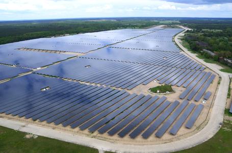 Das Ende 2011 fertiggestellte Solarkraftwerk in Alt Daber bei Wittstock gehört mit 67,8 MWp zu den größten Kraftwerken, die BELECTRIC errichtet hat