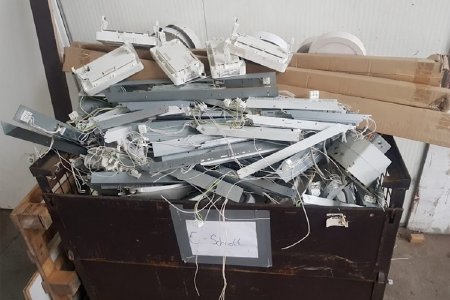 Wir sind dringend auf das Schrott-Recycling angewiesen. Im Schrott sind viele begehrte Materialien enthalten, die in den Wertstoffkreislauf zurückgeführt werden sollten. Da der Umgang mit Schrott aufgrund gefährlicher Inhaltsstoffe heikel sein kann, können die Haushalte den Service der Schrottabholung Witten nutzen und ihren Schrott kostenlos abholen lassen. Das Unternehmen kümmert sich im Anschluss um die Lieferung zu den Schrott-Recycling-Anlagen.