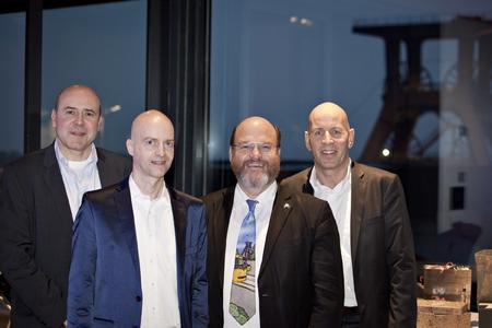 Dr. Ralf Bräuer, Dr. Andreas Jendral, Essens Bürgermeister Rolf Fliß und Hermann Lüpken (v.l.n.r.)
