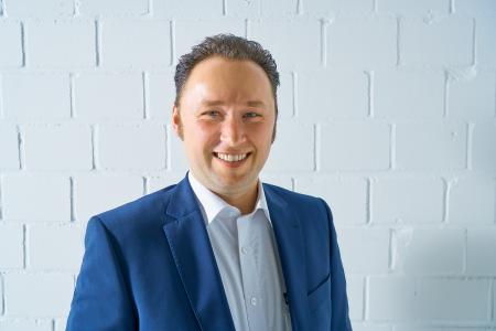 Das Foto zeigt dp elektronik-Geschäftsführer Christian Maxin (39).