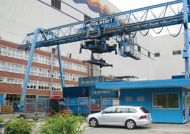 Meyer-Werft_Containerkran.jpg