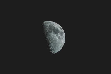 Ziel der bemannten Raumfahrt: der Mond...