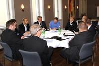 Der Roundtable bietet sich für Erfahrungsaustausch an (Foto: Vogel IT-Akademie)