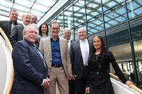 Oberbürgermeister/Bürgermeister der Großen Kreisstäd-te/Kreisstadt im Gespräch mit der IHK-Spitze (v.l.n.r.) Klaus Ho-laschke, OB Eppingen; Dr. Helmut Kessler, Stv. IHK-Hauptgeschäftsführer; Prof. Dr. Dr. h. c. Harald Unkelbach, IHK-Präsident; Wolfgang Vockel, BM Tauberbischofsheim; Kirsten Hirschmann, IHK-Vizepräsidentin; Joachim Scholz, OB Neckarsulm; Hermann-Josef Pelgrim, OB Schwäbisch Hall; Udo Glatthaar, OB Bad Mergentheim; Elke Döring, IHK-Hauptgeschäftsführerin / Bildquelle: Matthias Marquart