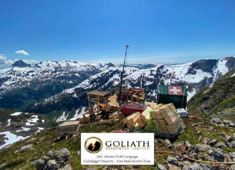 Goliath Resources - Bohrung Surebet Bergkamm Gold.jpg